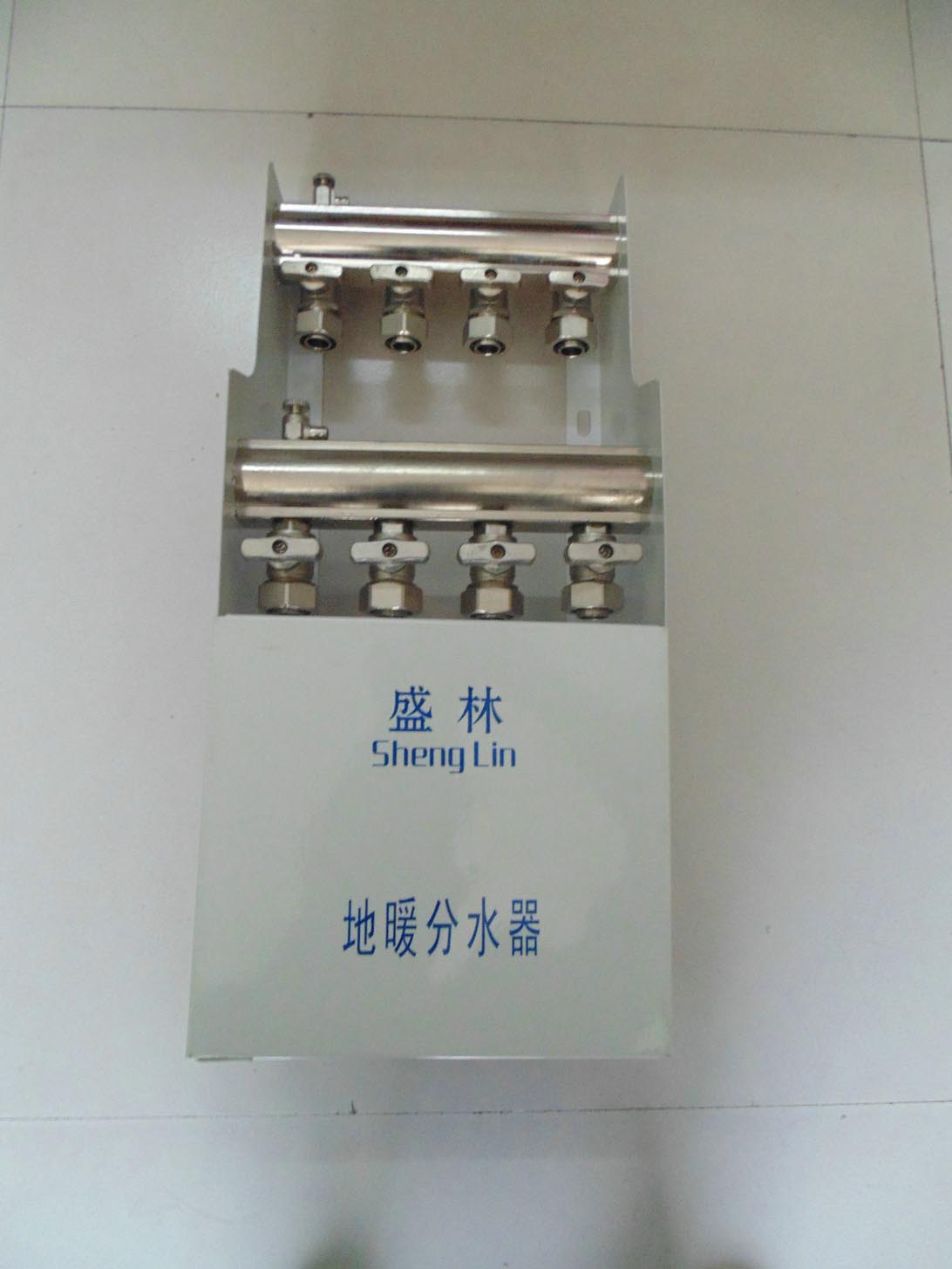 地暖分水器003 西安盛林管業(yè)地暖設(shè)備專(zhuān)業(yè)解析